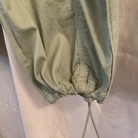 Style & Co. size 12 Khaki green CARGO capris with rushing gathers on legs. - Picture 5 of 10
